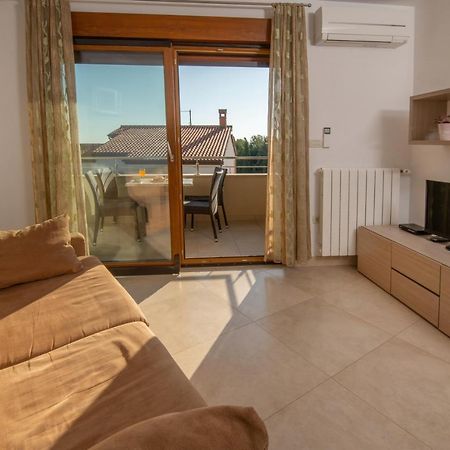 Apartments Oliva Premantura Exterior photo