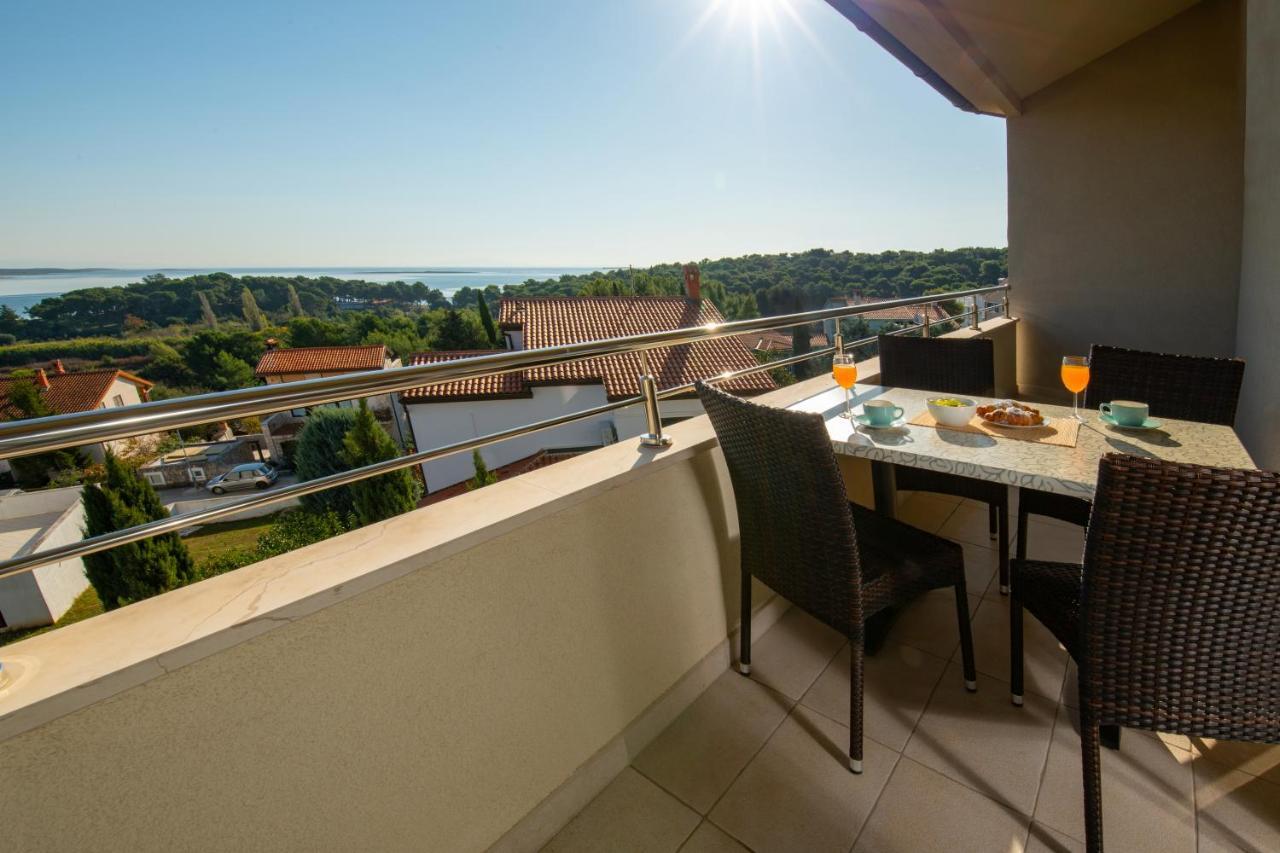 Apartments Oliva Premantura Exterior photo
