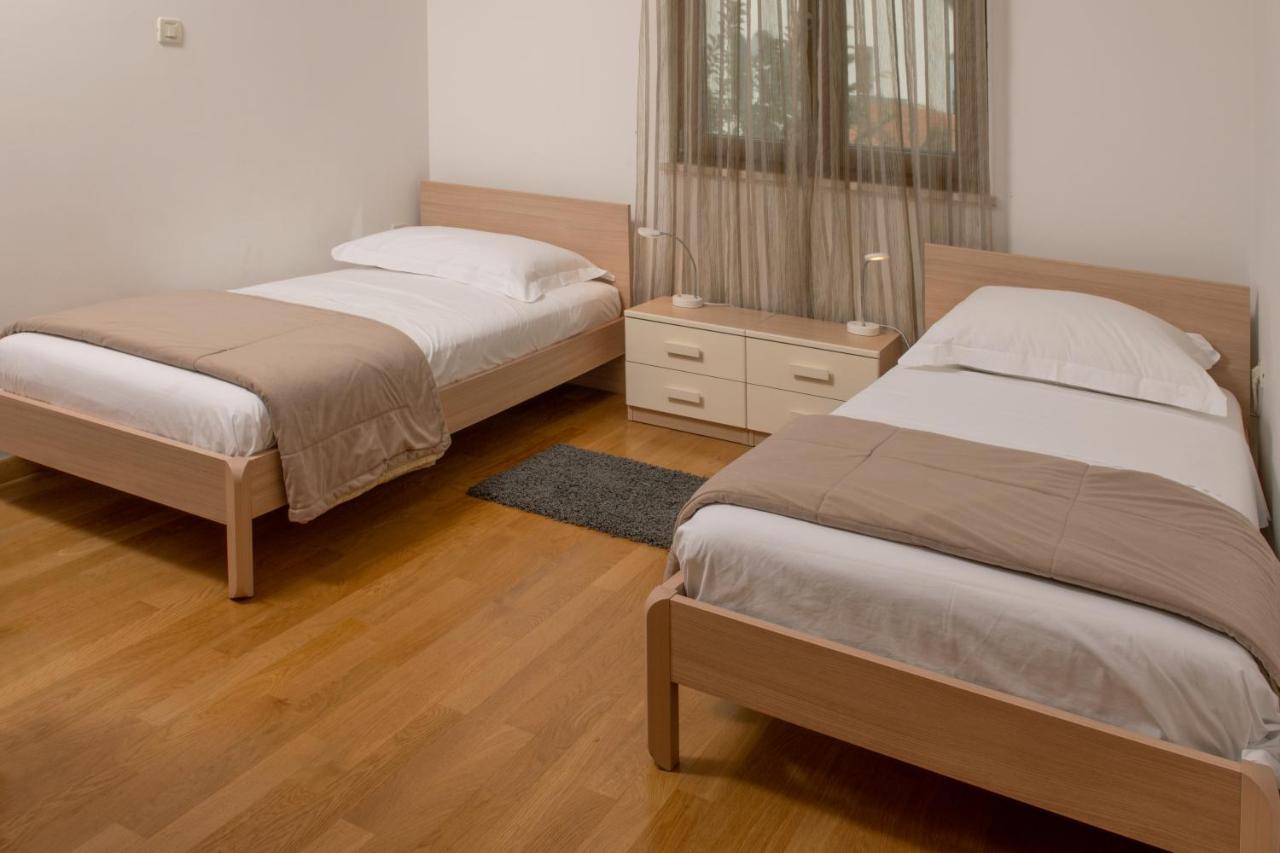 Apartments Oliva Premantura Exterior photo