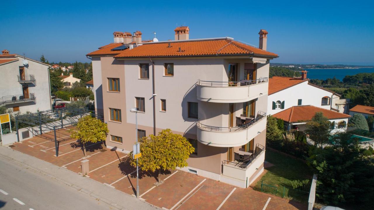 Apartments Oliva Premantura Exterior photo