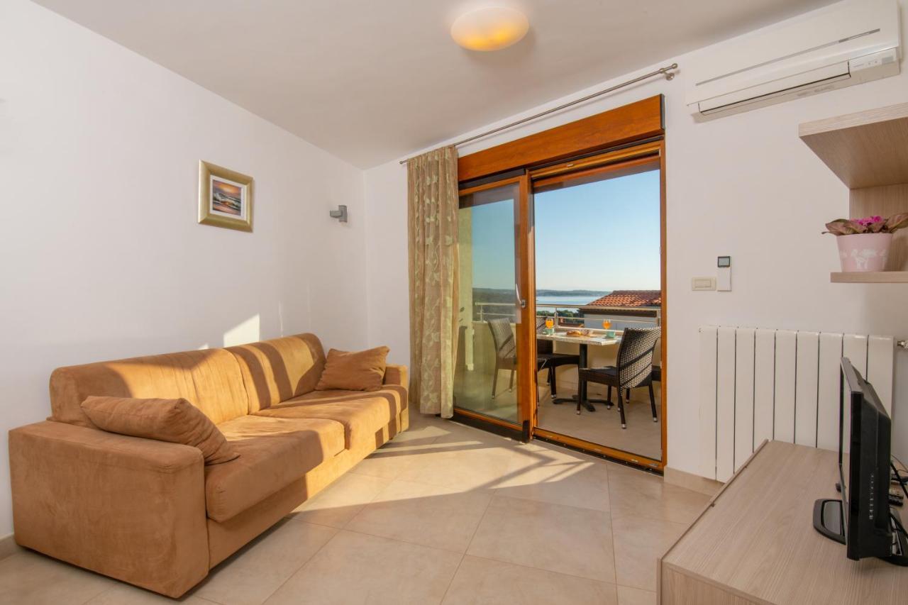 Apartments Oliva Premantura Exterior photo